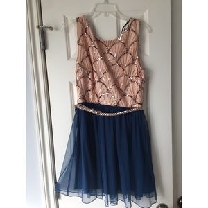 Semi Formal Sea Shell Sequin Dress // Size 8/9